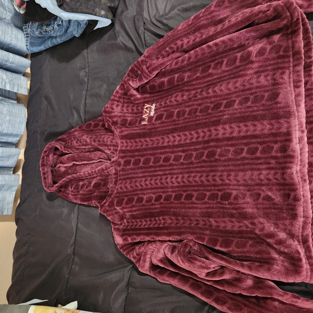 IZZY Burgundy Hooded Sweatshirt